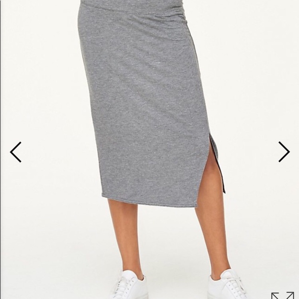 LOFT soft pencil skirt in grey color. New brand